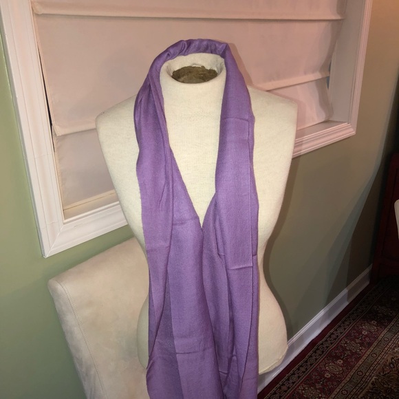 Lavender Kenneth Cole pashmina. - Picture 4 of 4